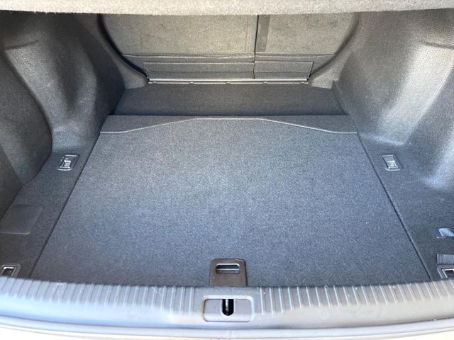 TOYOTA LEXUS IS300h 2019