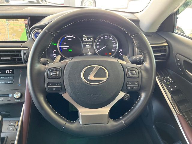 TOYOTA LEXUS IS300h 2019