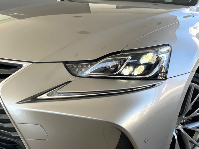 TOYOTA LEXUS IS300h 2019