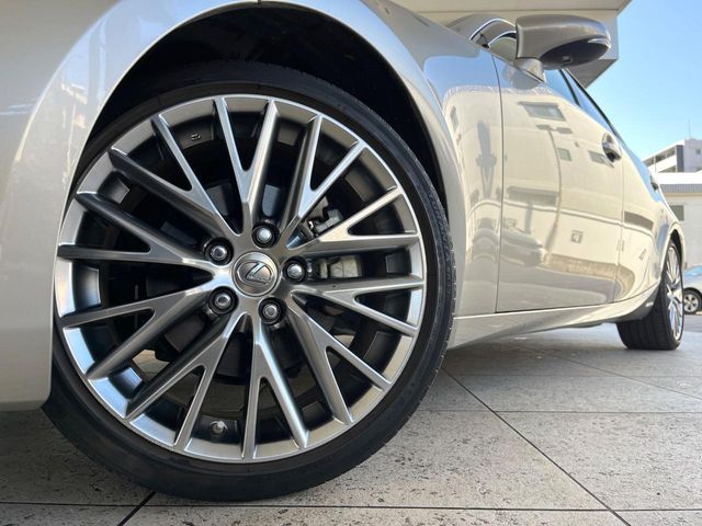 TOYOTA LEXUS IS300h 2019