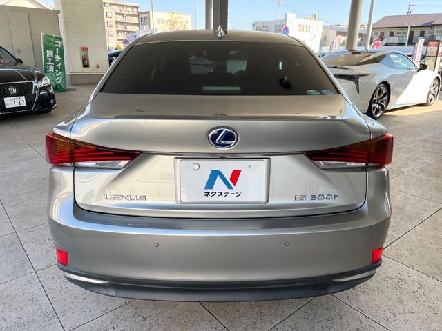 TOYOTA LEXUS IS300h 2019