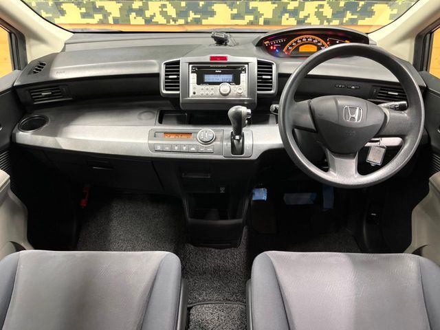 HONDA FREED 2010