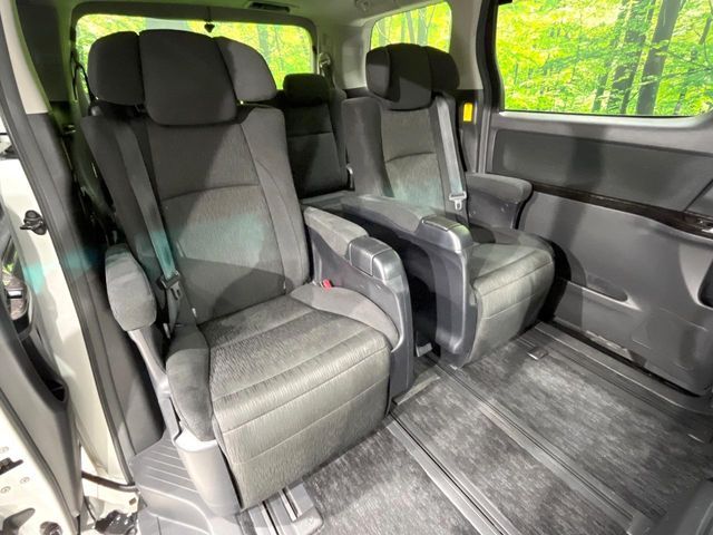 TOYOTA VELLFIRE 2013