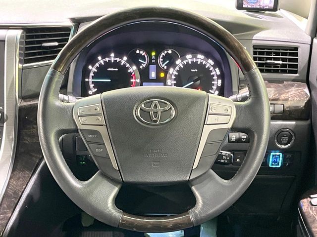 TOYOTA VELLFIRE 2013