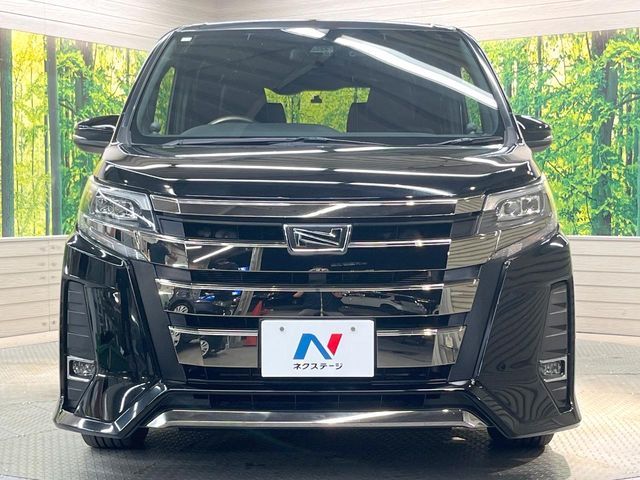 TOYOTA NOAH 2018