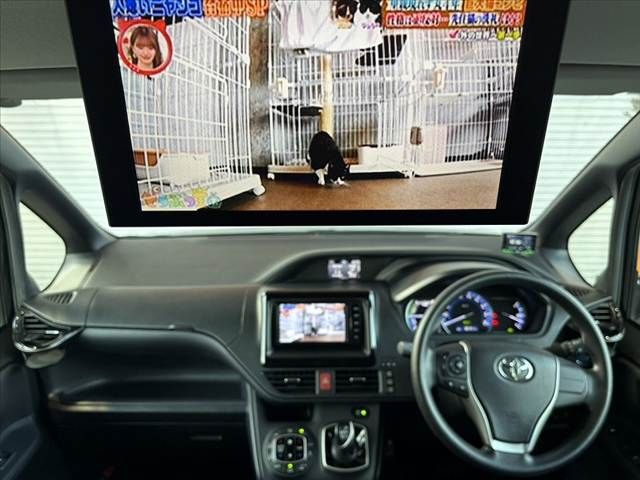 TOYOTA NOAH HYBRID 2015