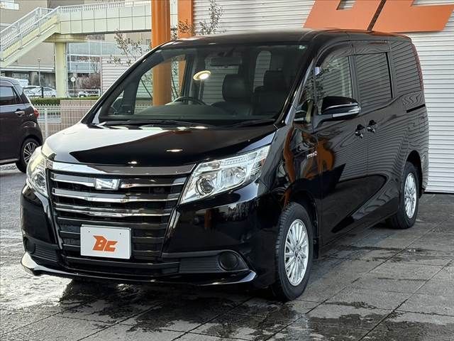TOYOTA NOAH HYBRID 2015