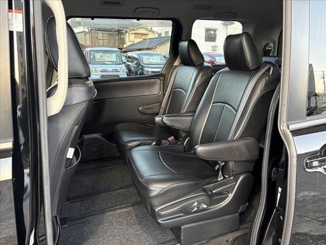 TOYOTA NOAH HYBRID 2015