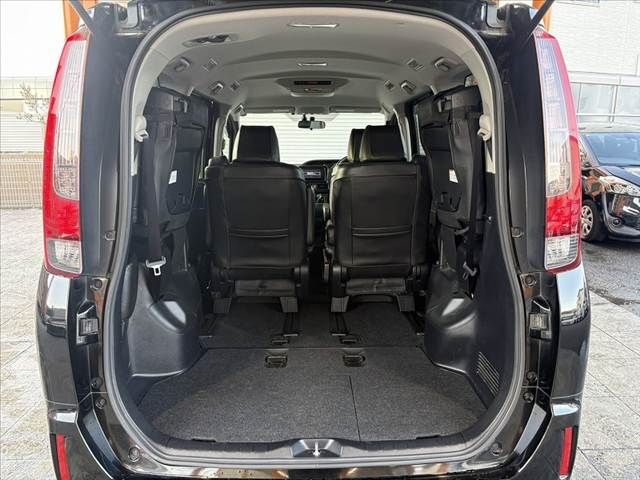 TOYOTA NOAH HYBRID 2015