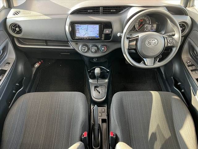 TOYOTA VITZ 2018