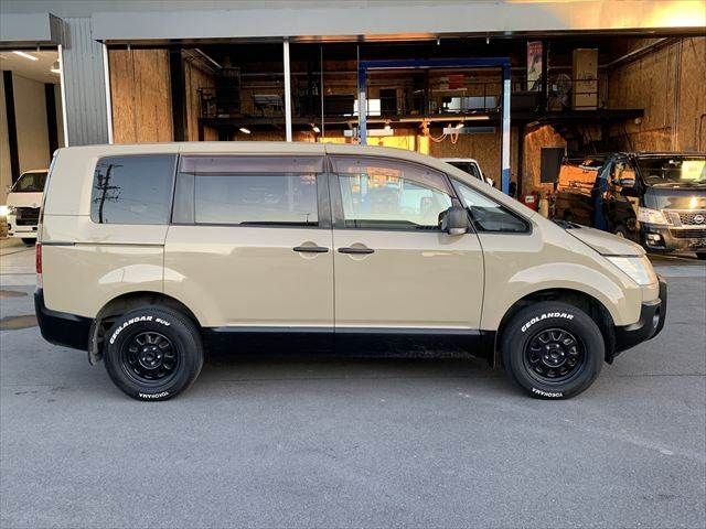 MITSUBISHI DELICA D:5 4WD 2011