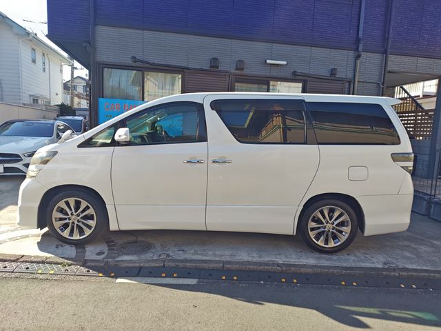 TOYOTA VELLFIRE 2011