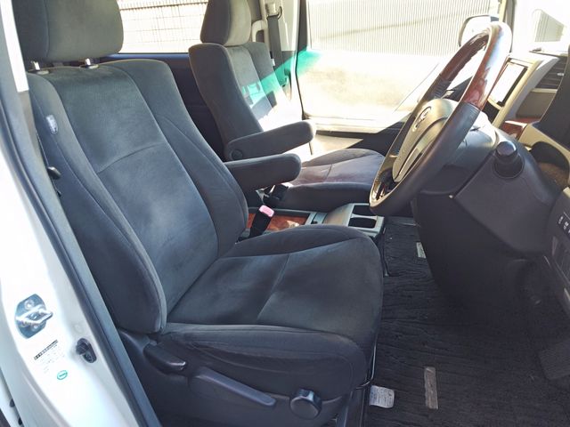 TOYOTA VELLFIRE 2011