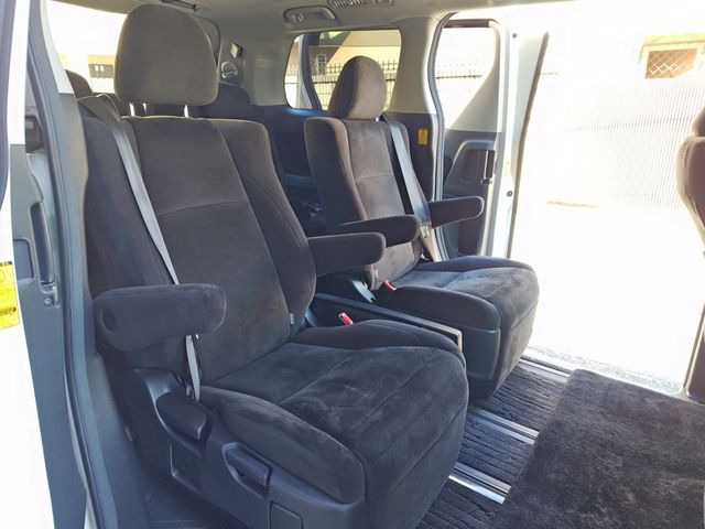 TOYOTA VELLFIRE 2011