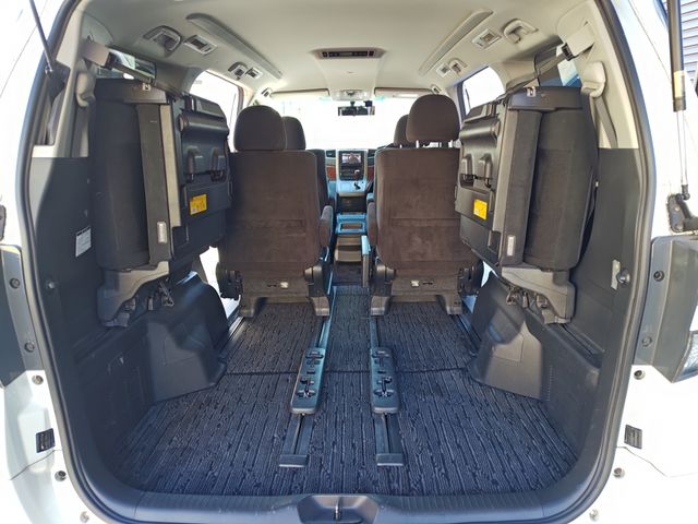 TOYOTA VELLFIRE 2011