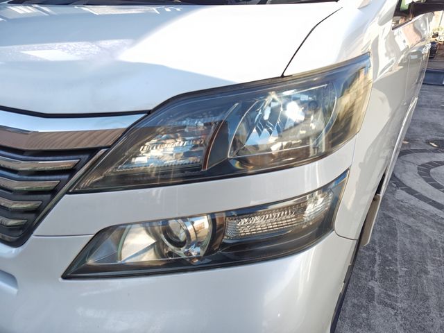 TOYOTA VELLFIRE 2011