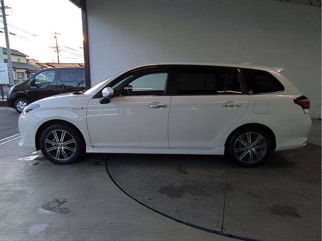 TOYOTA COROLLA FIELDER HYBRID 2015