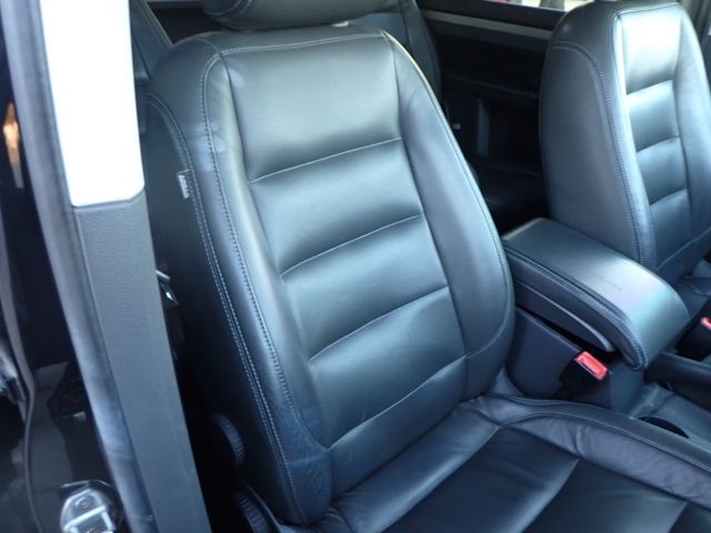 VOLKSWAGEN VOLKSWAGEN GOLF TOURAN 2010