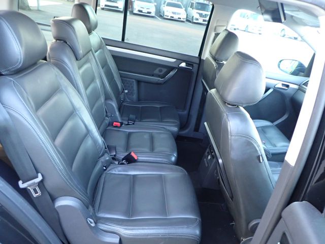 VOLKSWAGEN VOLKSWAGEN GOLF TOURAN 2010