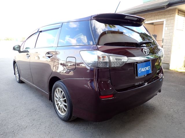 TOYOTA WISH 2015