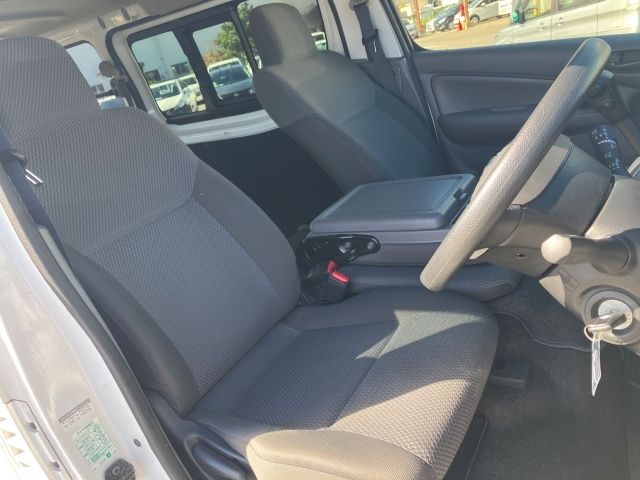 NISSAN NV350 CARAVAN 2019