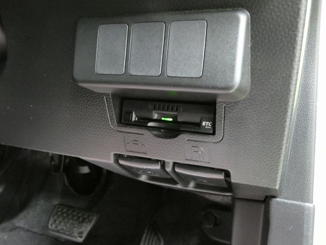 TOYOTA ROOMY 4WD 2018