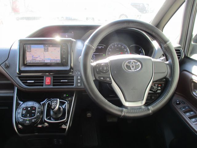 TOYOTA ESQUIRE HYBRID 2015