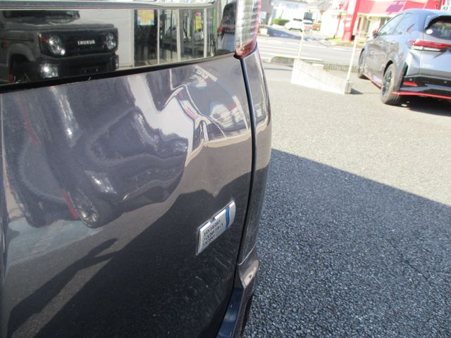 TOYOTA ESQUIRE HYBRID 2015