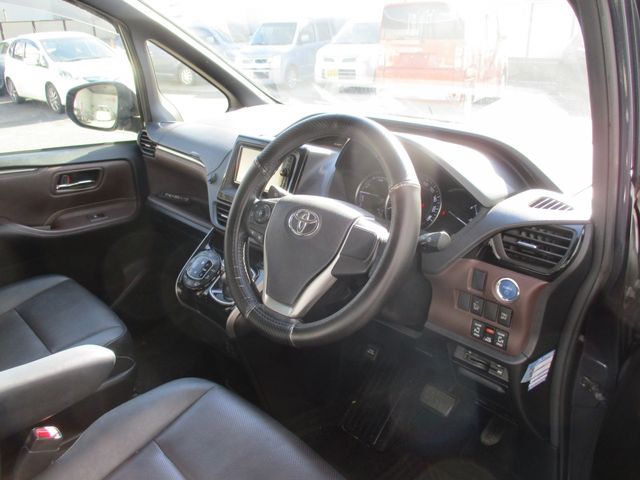 TOYOTA ESQUIRE HYBRID 2015