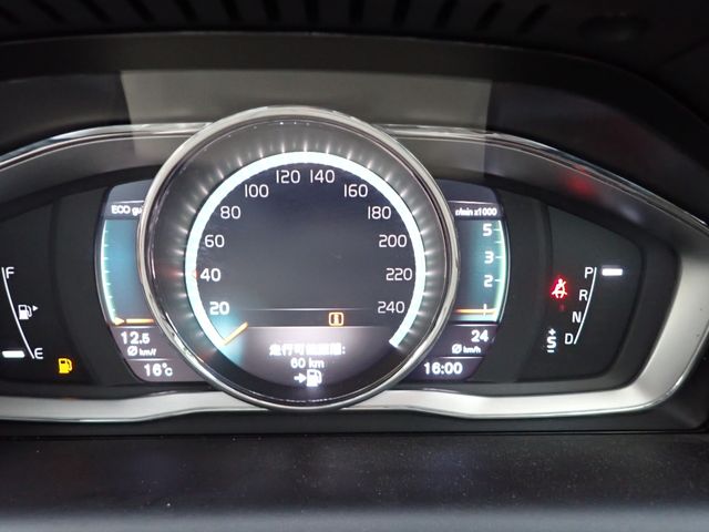 VOLVO VOLVO XC60 2017