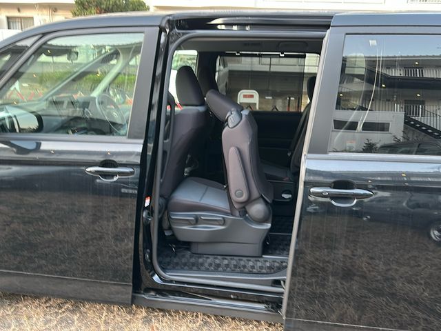 TOYOTA NOAH HYBRID 2024