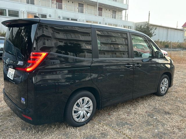 TOYOTA NOAH HYBRID 2024