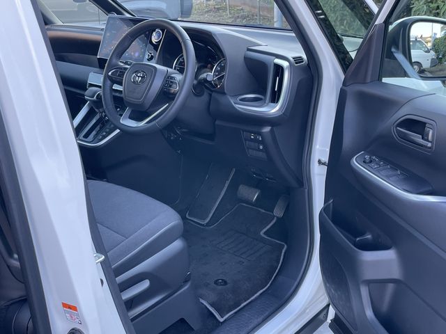 TOYOTA NOAH HYBRID 2023