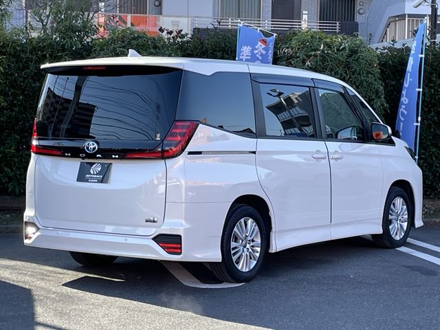 TOYOTA NOAH HYBRID 2023
