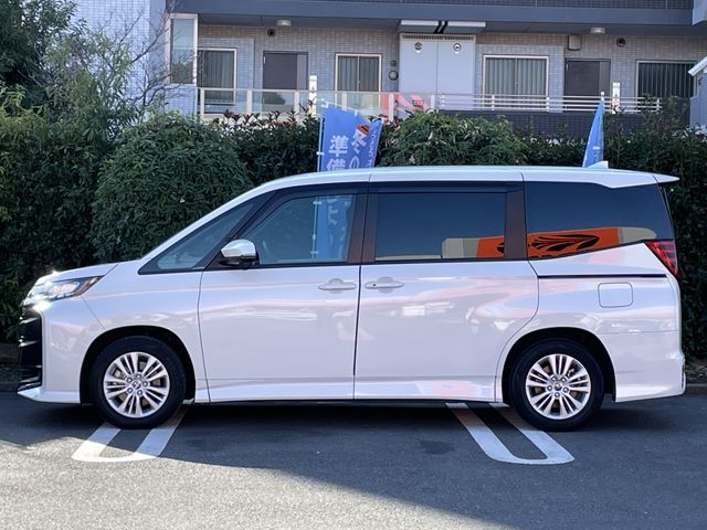 TOYOTA NOAH HYBRID 2023
