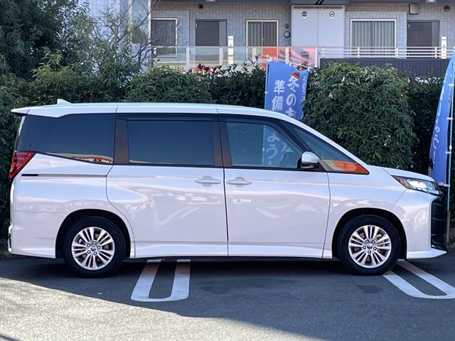 TOYOTA NOAH HYBRID 2023