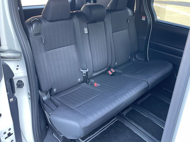 TOYOTA NOAH HYBRID 2023