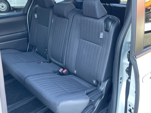 TOYOTA NOAH HYBRID 2023