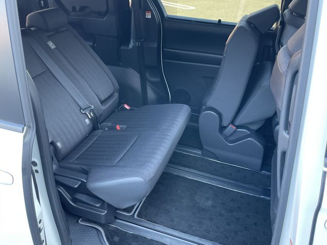 TOYOTA NOAH HYBRID 2023