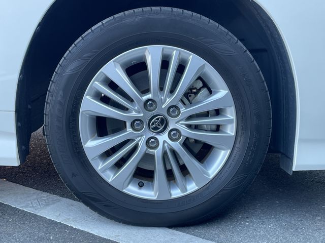 TOYOTA NOAH HYBRID 2023