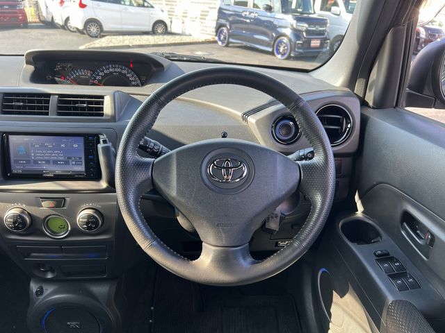 TOYOTA bB 2012