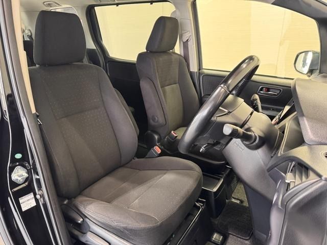 TOYOTA VOXY HYBRID 2016