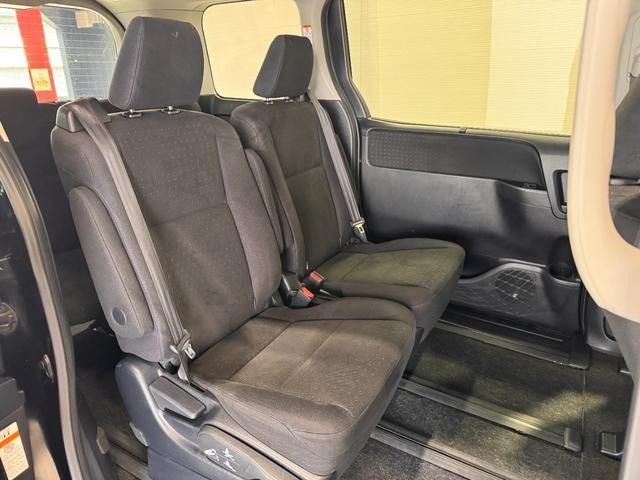 TOYOTA VOXY HYBRID 2016