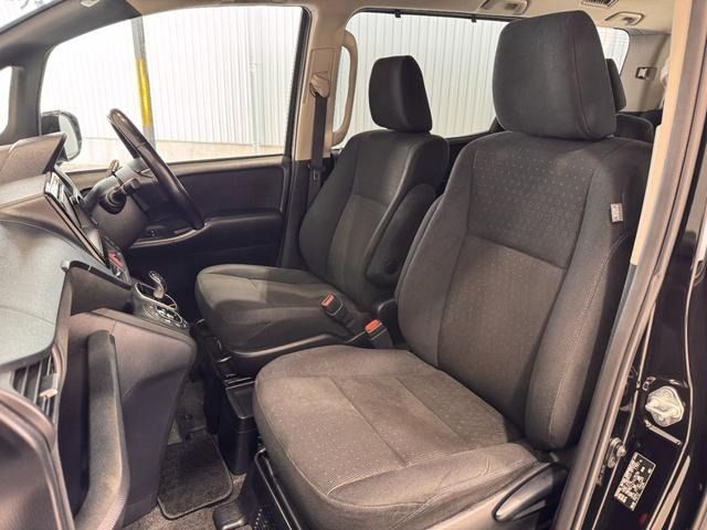 TOYOTA VOXY HYBRID 2016