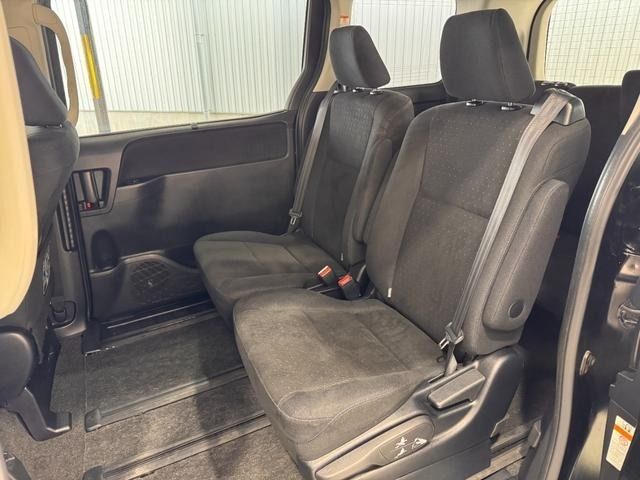 TOYOTA VOXY HYBRID 2016