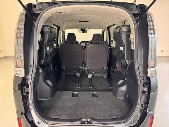 TOYOTA VOXY HYBRID 2016