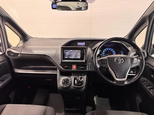 TOYOTA VOXY HYBRID 2016