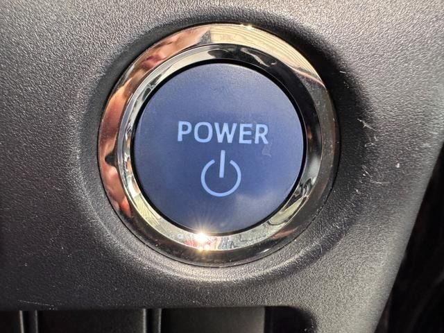 TOYOTA VOXY HYBRID 2016