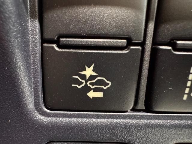 TOYOTA VOXY HYBRID 2016