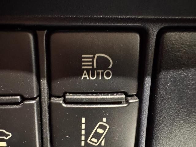 TOYOTA VOXY HYBRID 2016